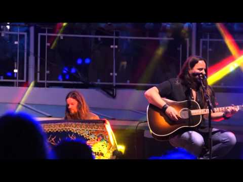 Steve Earle and Blackberry Smoke perform Willin&#039; on the Outlaw Country Cruise