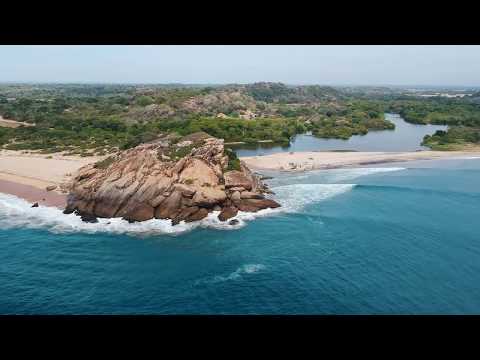 Sri Lanka, Arugam Bay: Elephant Rock Surfing