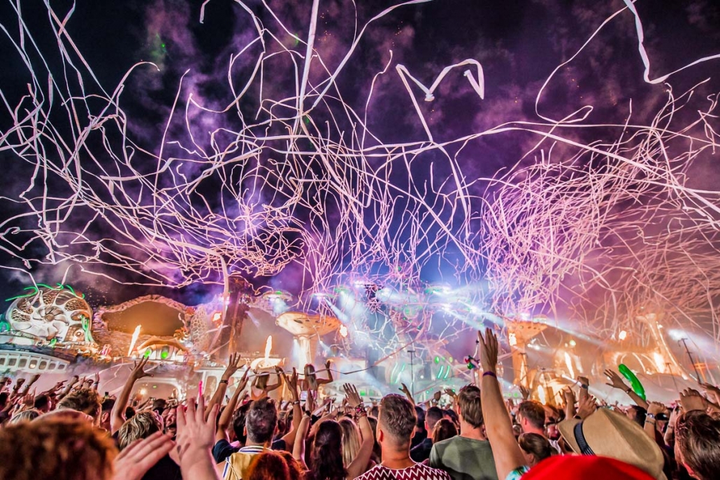 Festvail Rave 42 Festival Accessories, Gear & Must Haves To Bring To a Rave