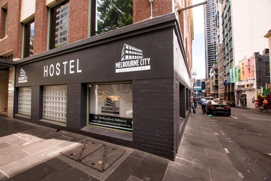 front-facade-melbourne-city-backpackers