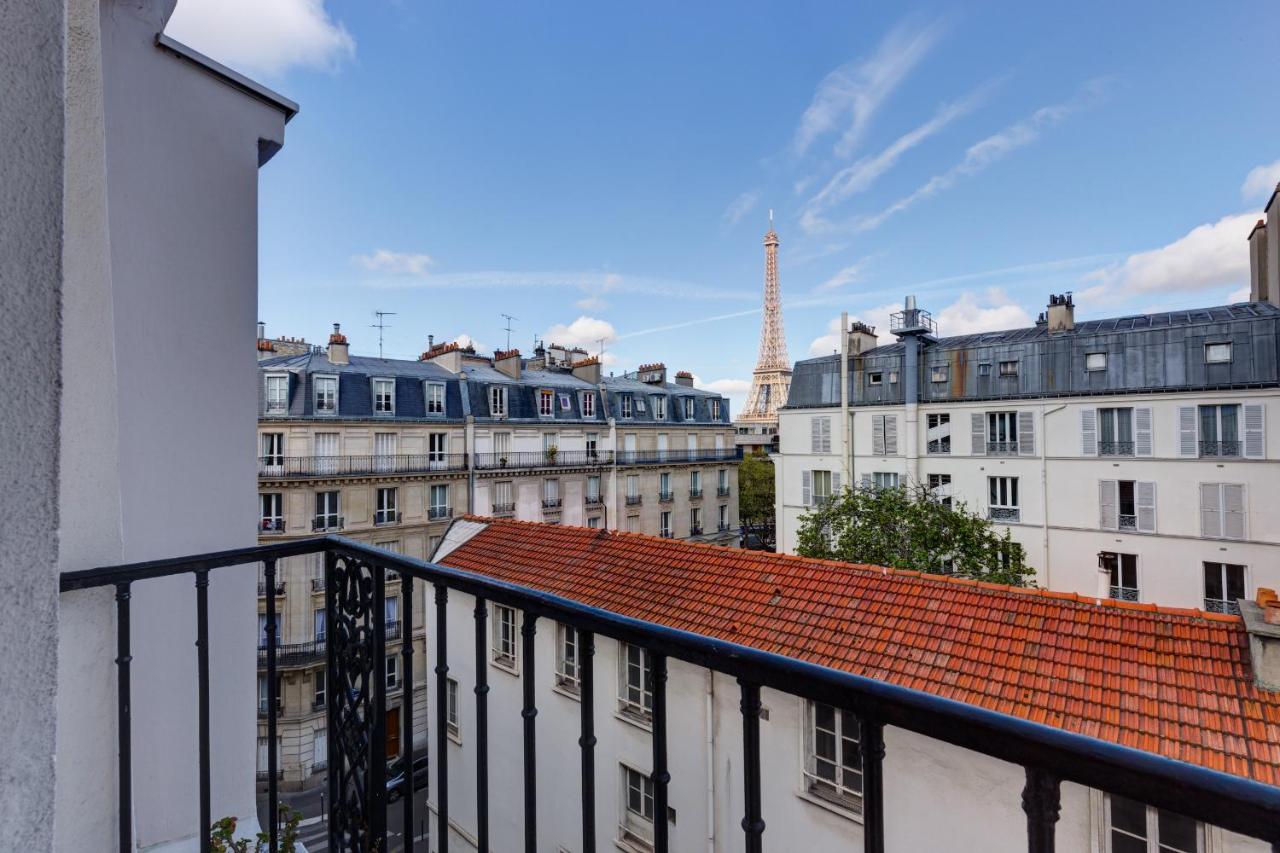 Hotel Muguet Paris With Eiffel Tower View