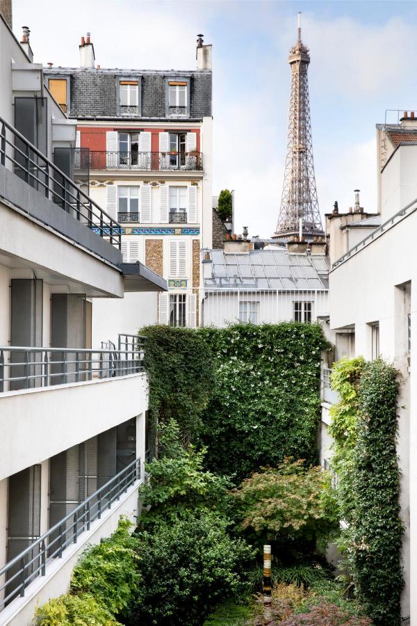 Hotel in Paris with View of the Eiffel Tower