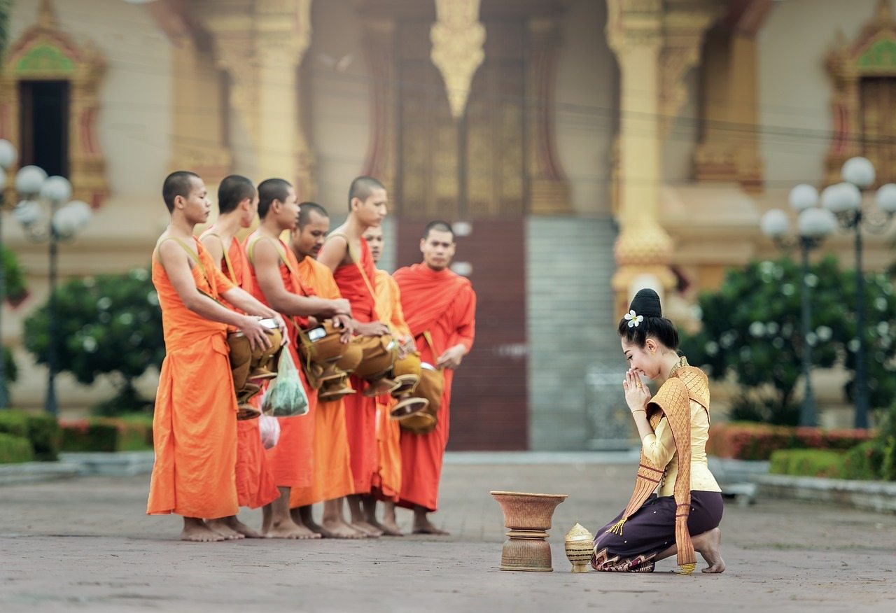 Monks - Places to visit in Bangkok in 48 Hours