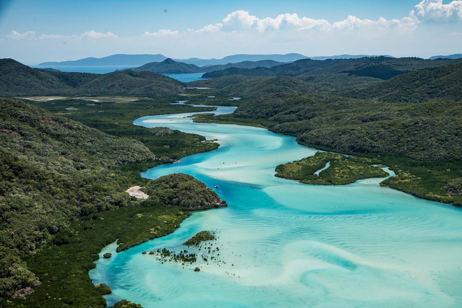 travel to airlie beach from melbourne