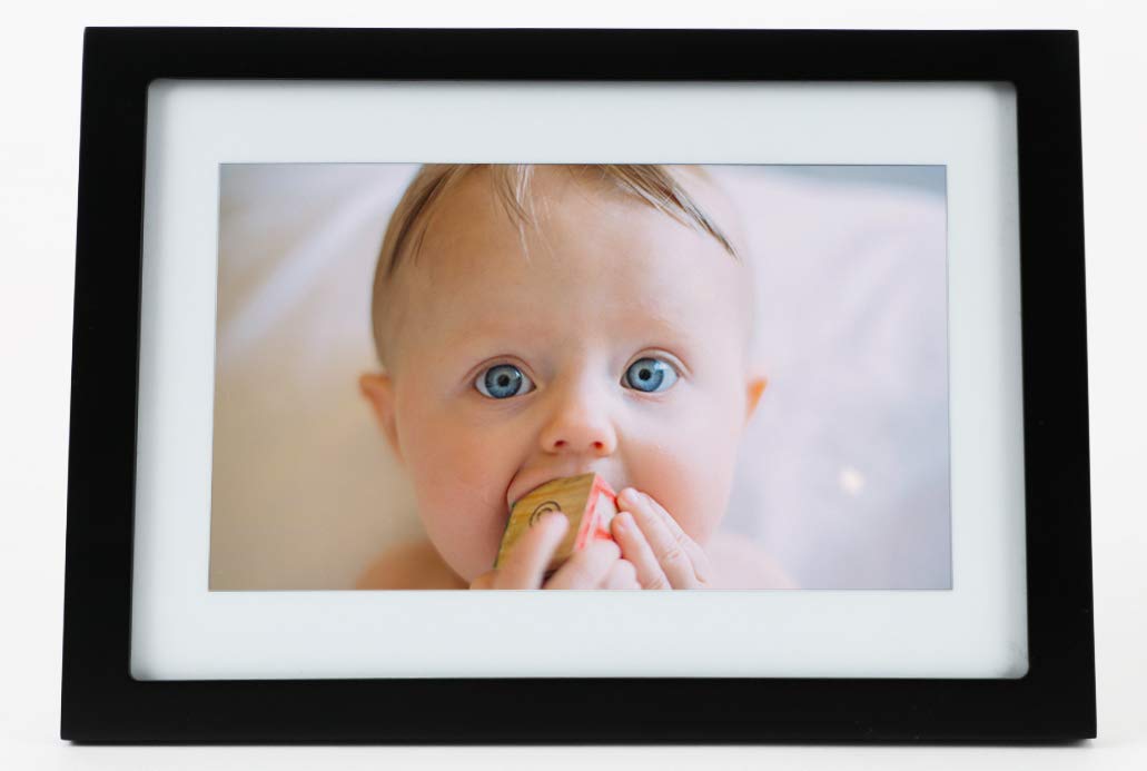 Digital Picture Frame - Cool Gifts for Photographers