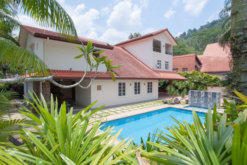 15+ Best Airbnbs in Kuala Lumpur, Malaysia + Epic Infinity Pools [2021]