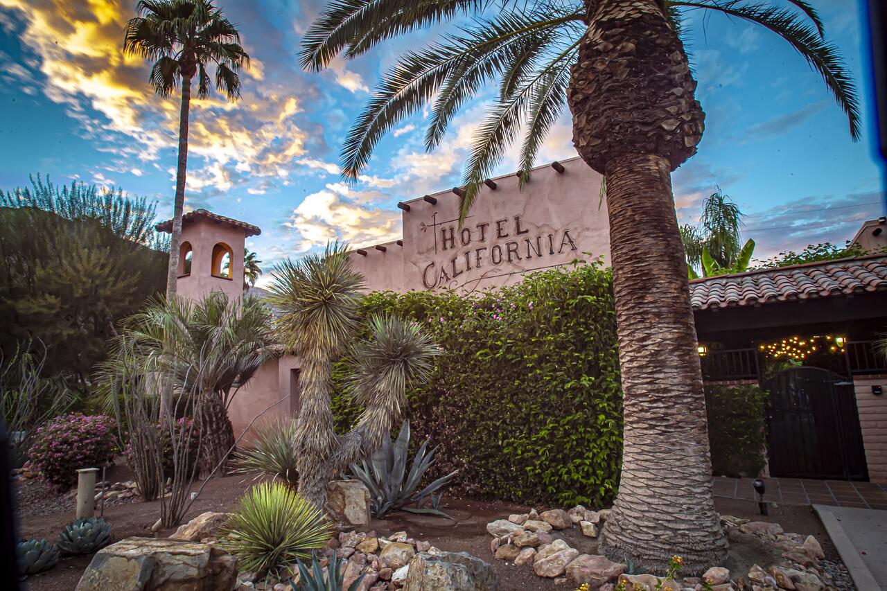 Hotel California - Palm Springs Gay Resorts