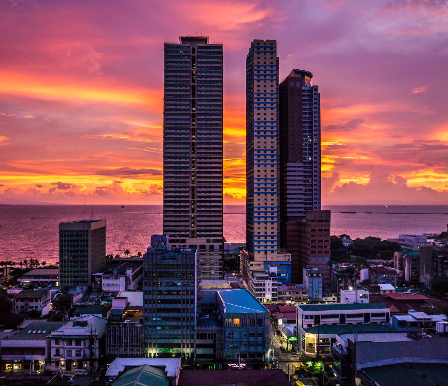 Manila - Hotels with Pools