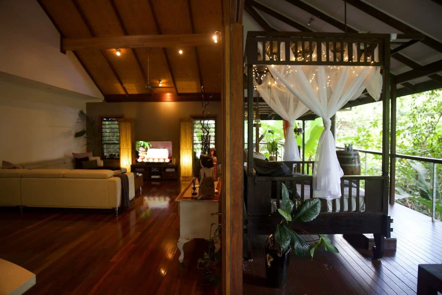 Treehouse Unique Airbnb Cairns