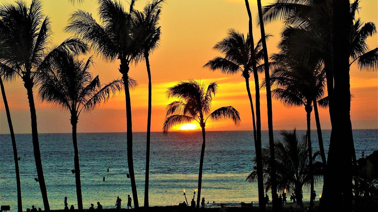 Hawaii sunset - Airbnb Hawaii honeymoon