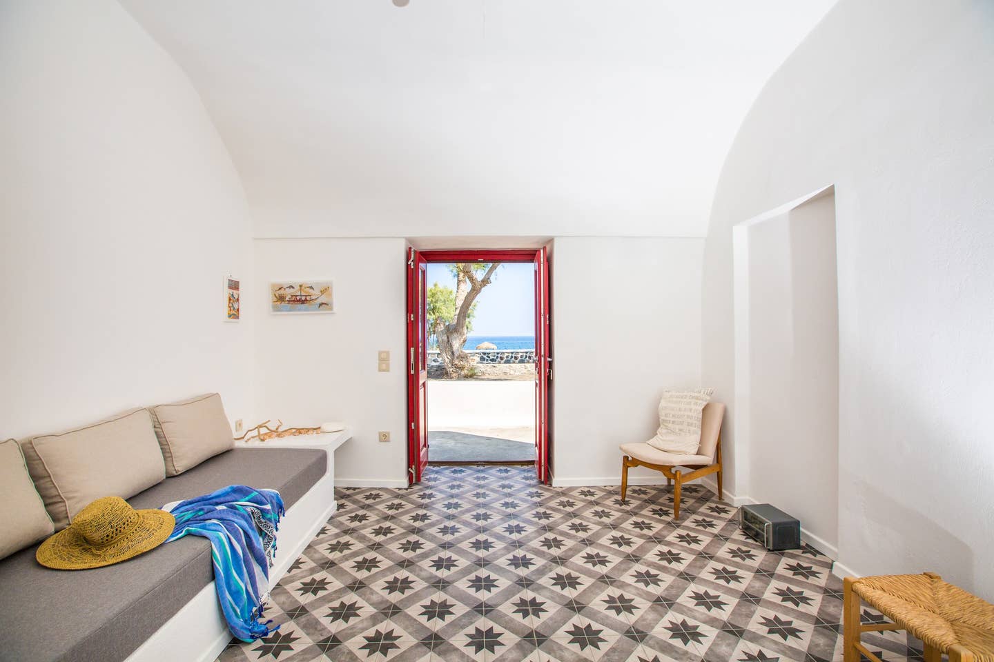 Best Airbnbs in Santorini Greece