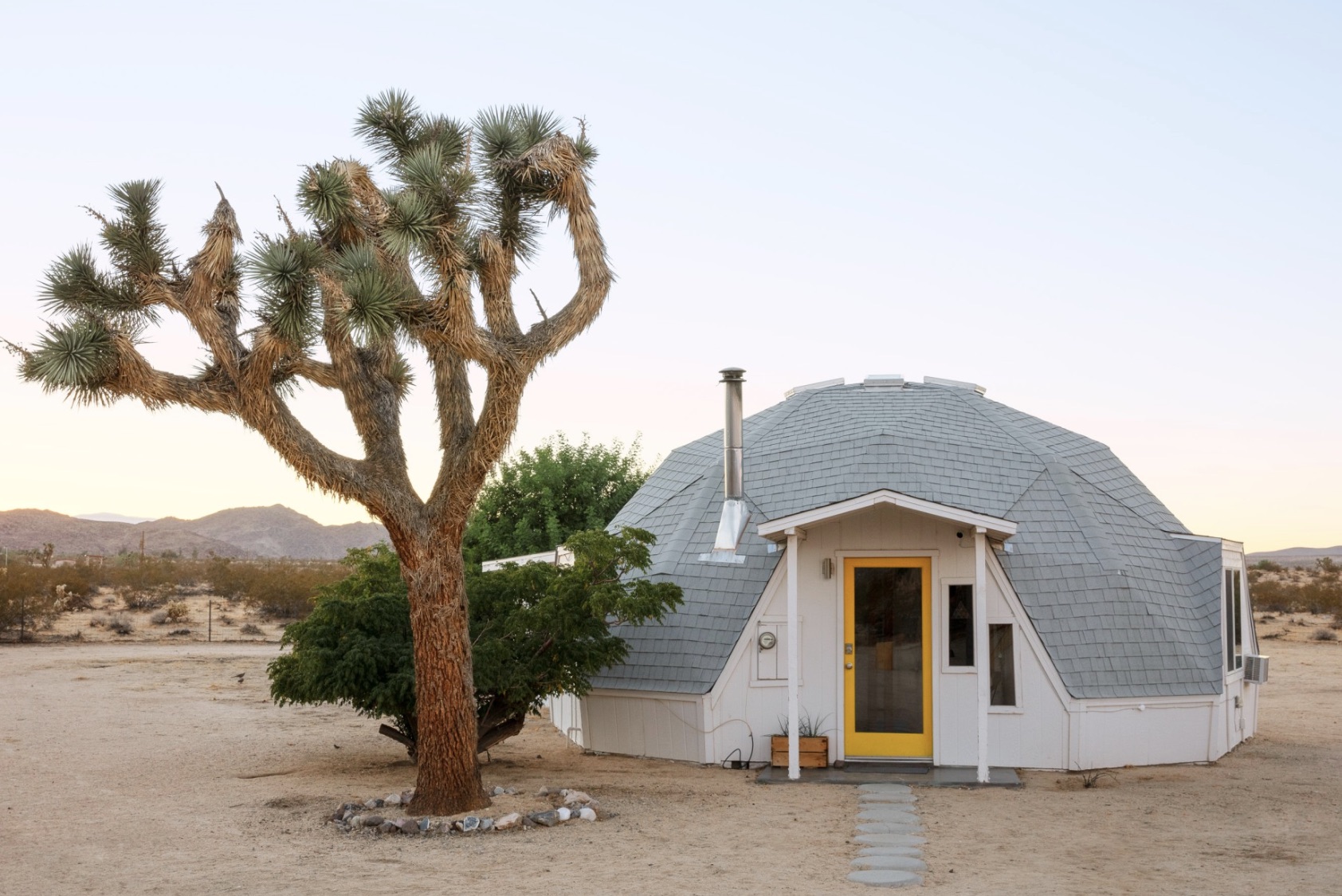 Dome in the Desert in Joshua Tree - GLamping Southern California