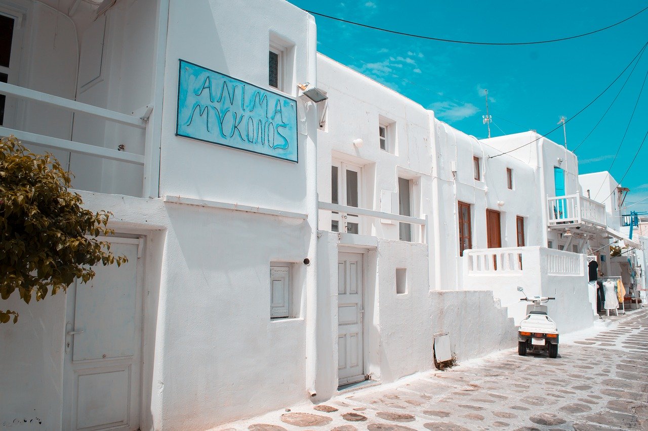 Romantic Airbnbs in Mykonos Villa