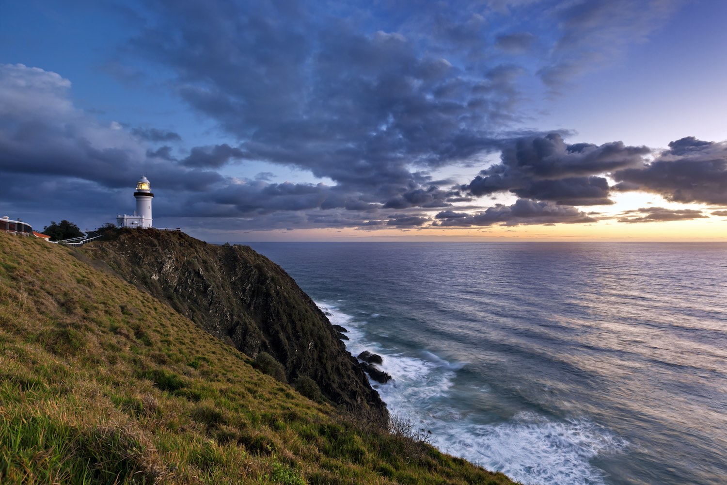 Byron Bay Lighthouse Sunrise - Airbnbs in Byron Bay