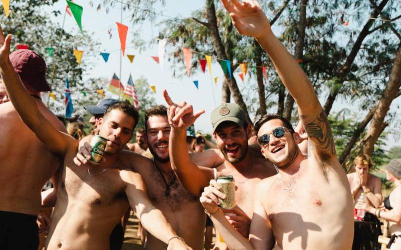 People partying at Bodega Pai Hostel.