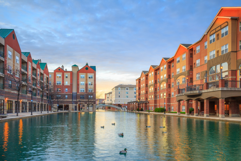 The 19 Coolest & Best Airbnbs in Indianapolis For an Epic "Indy" Getaway