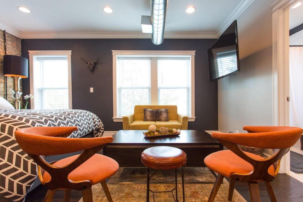 12 Coolest & Best Airbnbs in Chicago (Unique & Luxury Rentals)