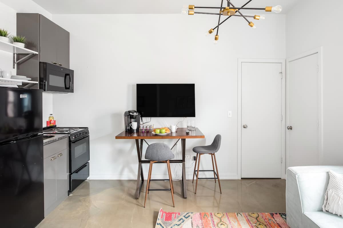 cheap chicago airbnbs