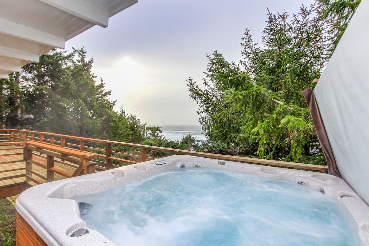 Airbnb Oregon Coast with hot tub