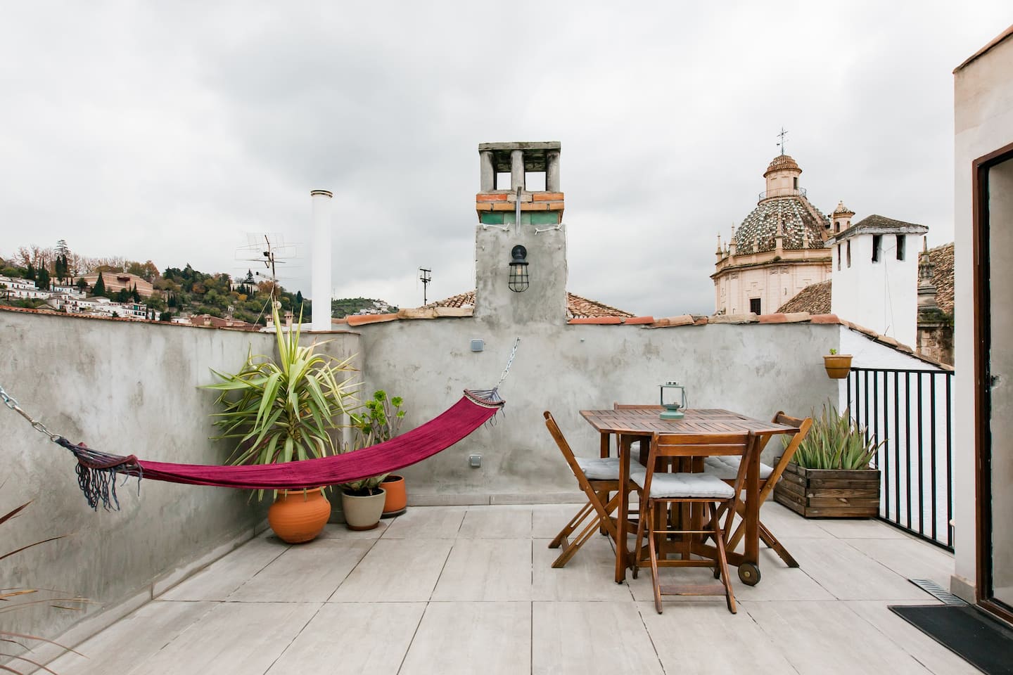 balcony pamplona airbnb