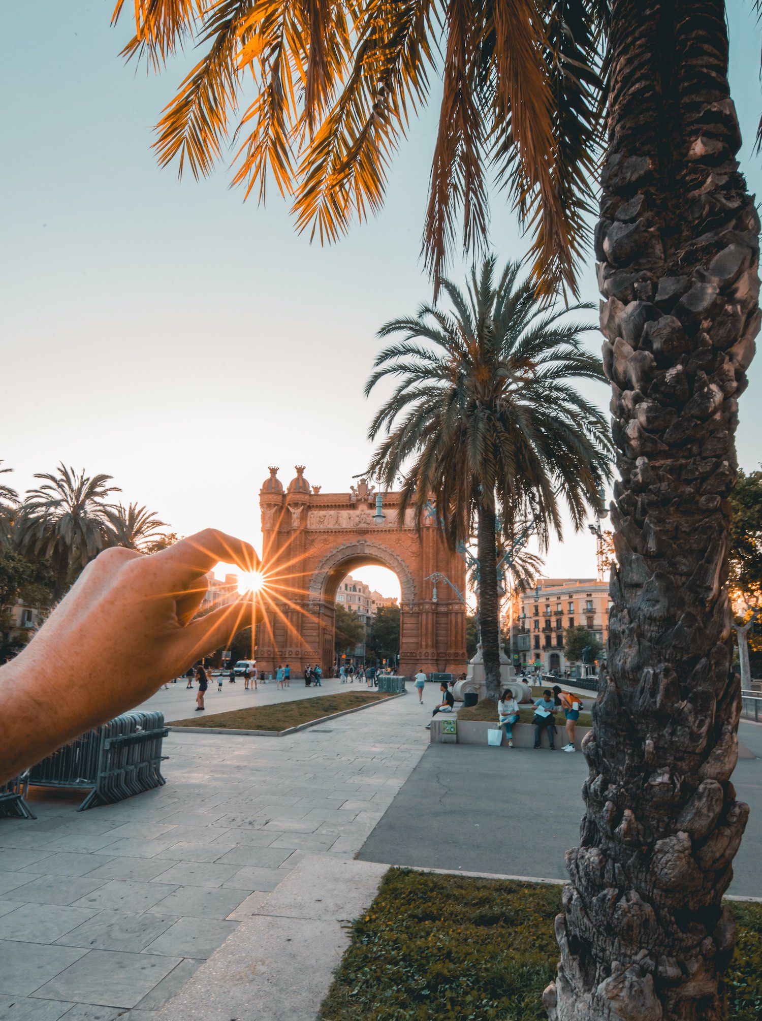 Arc-de-Triomph - Barcelona Captions