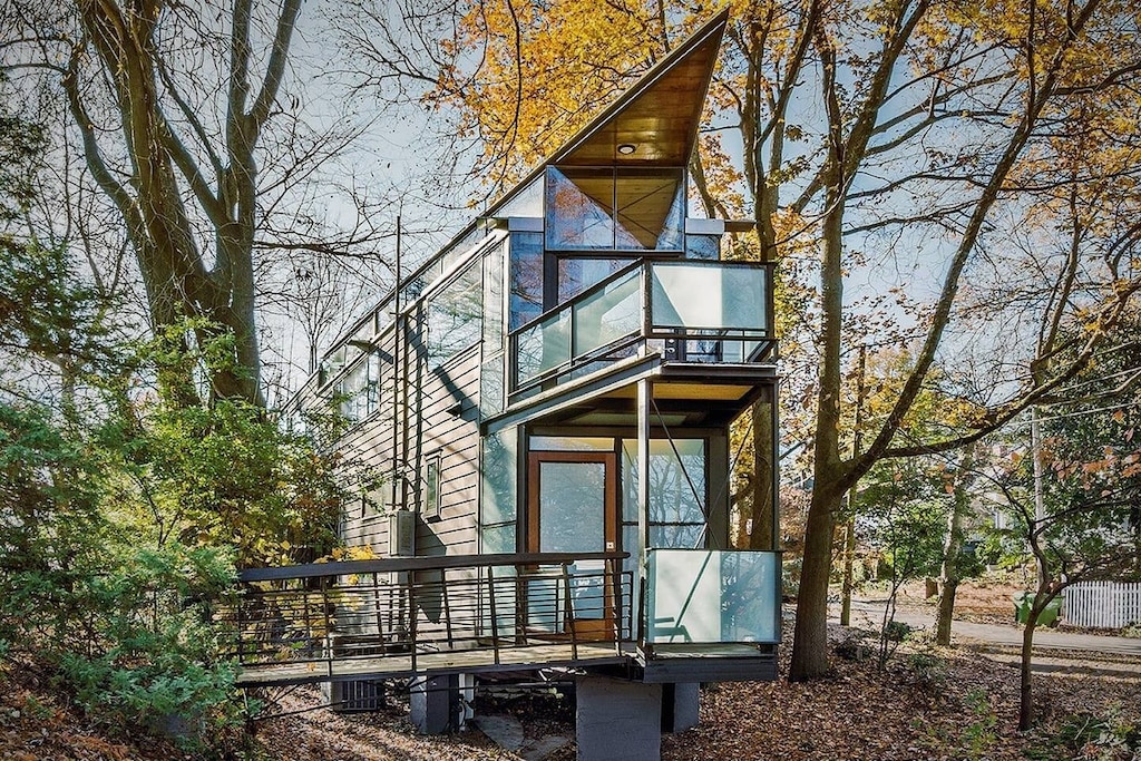 Urban Glass Treehouse Glamping Georgia