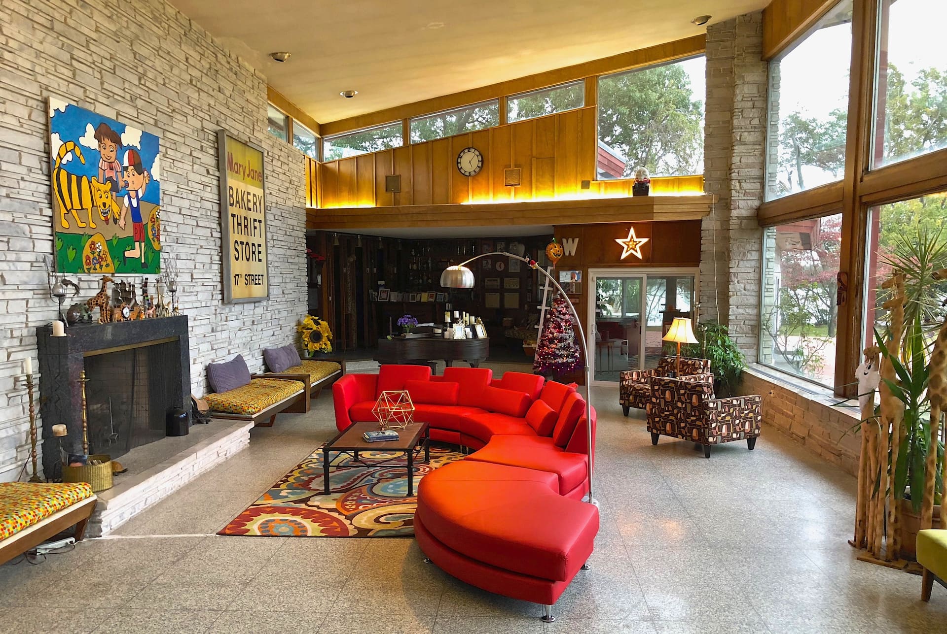 Wiseacre MidCentury Lake Estate Near Beach & Bay