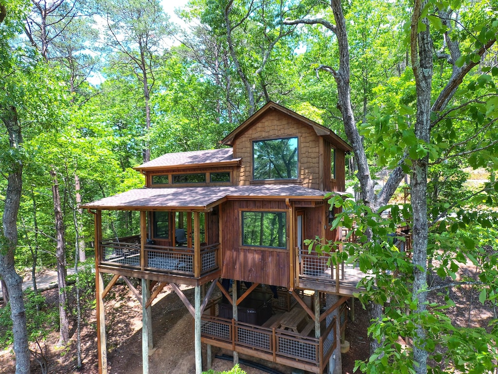 georgia canopy blue luxury treehouse glamping