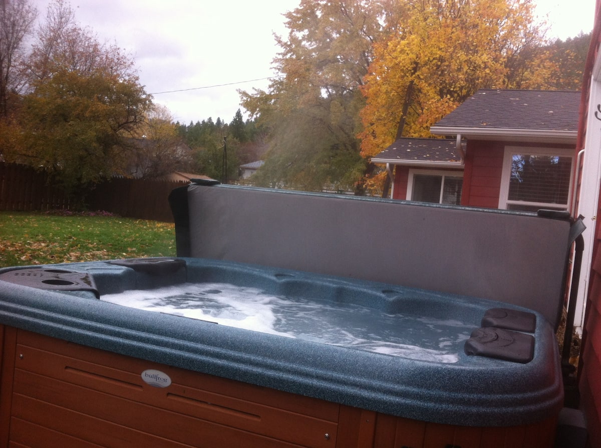 Airbnb Missoula hot tub