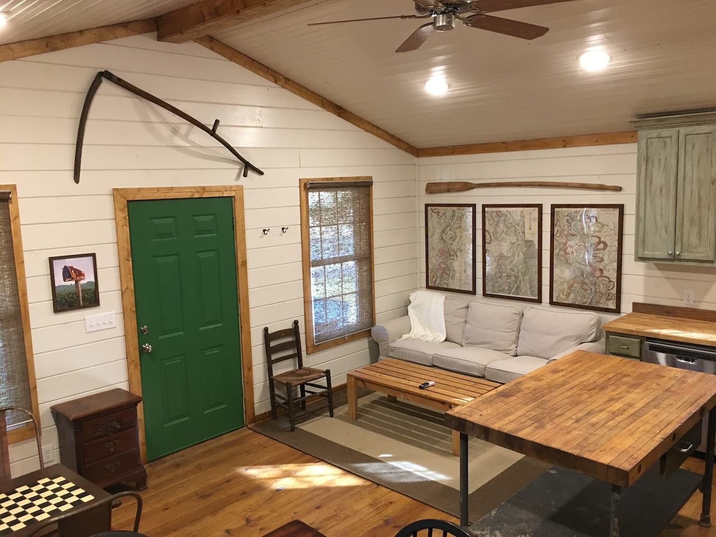 Charlie's farmhouse - Memphis Airbnb