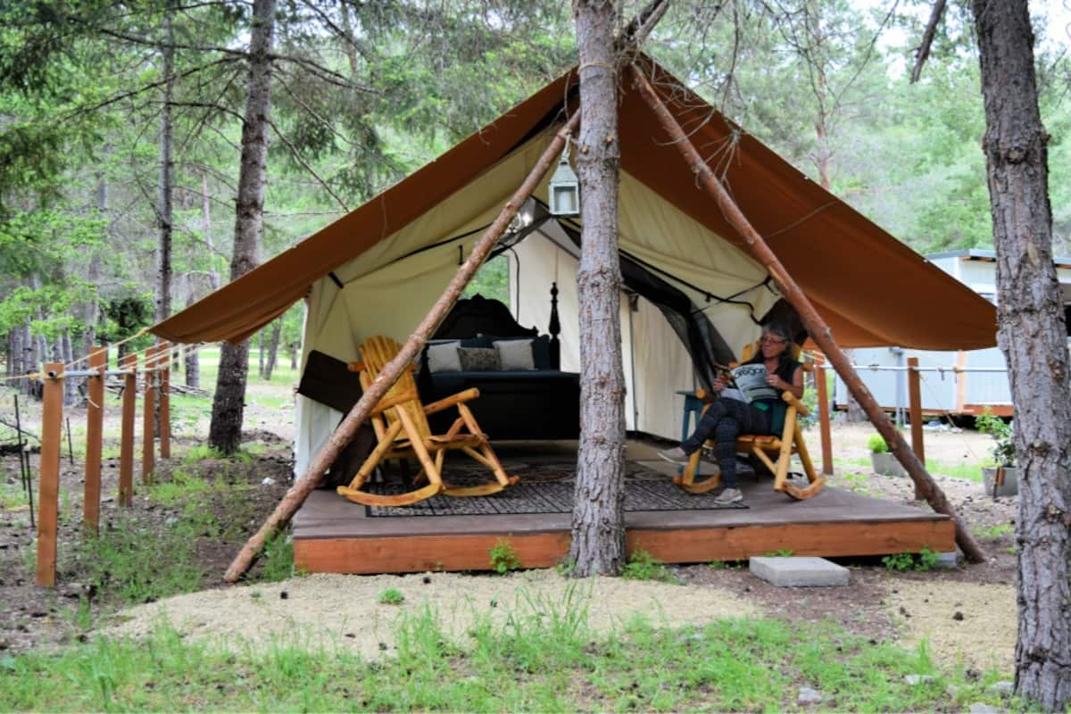 Chenin Blanc Tent- Glamping in Applegate Valley