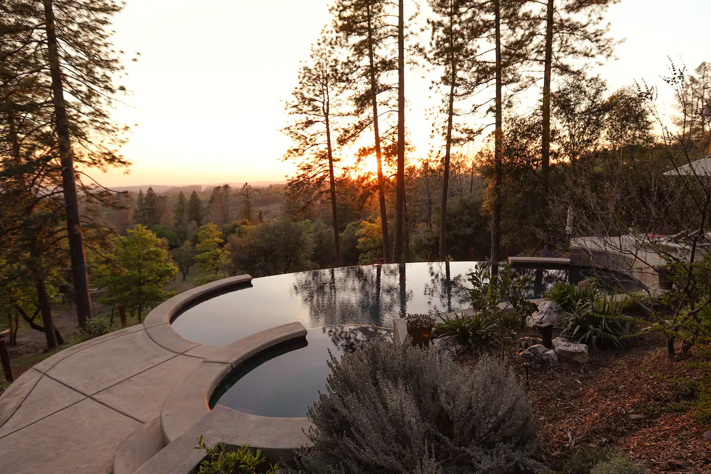 Glamping Bay Area Infinity Pool