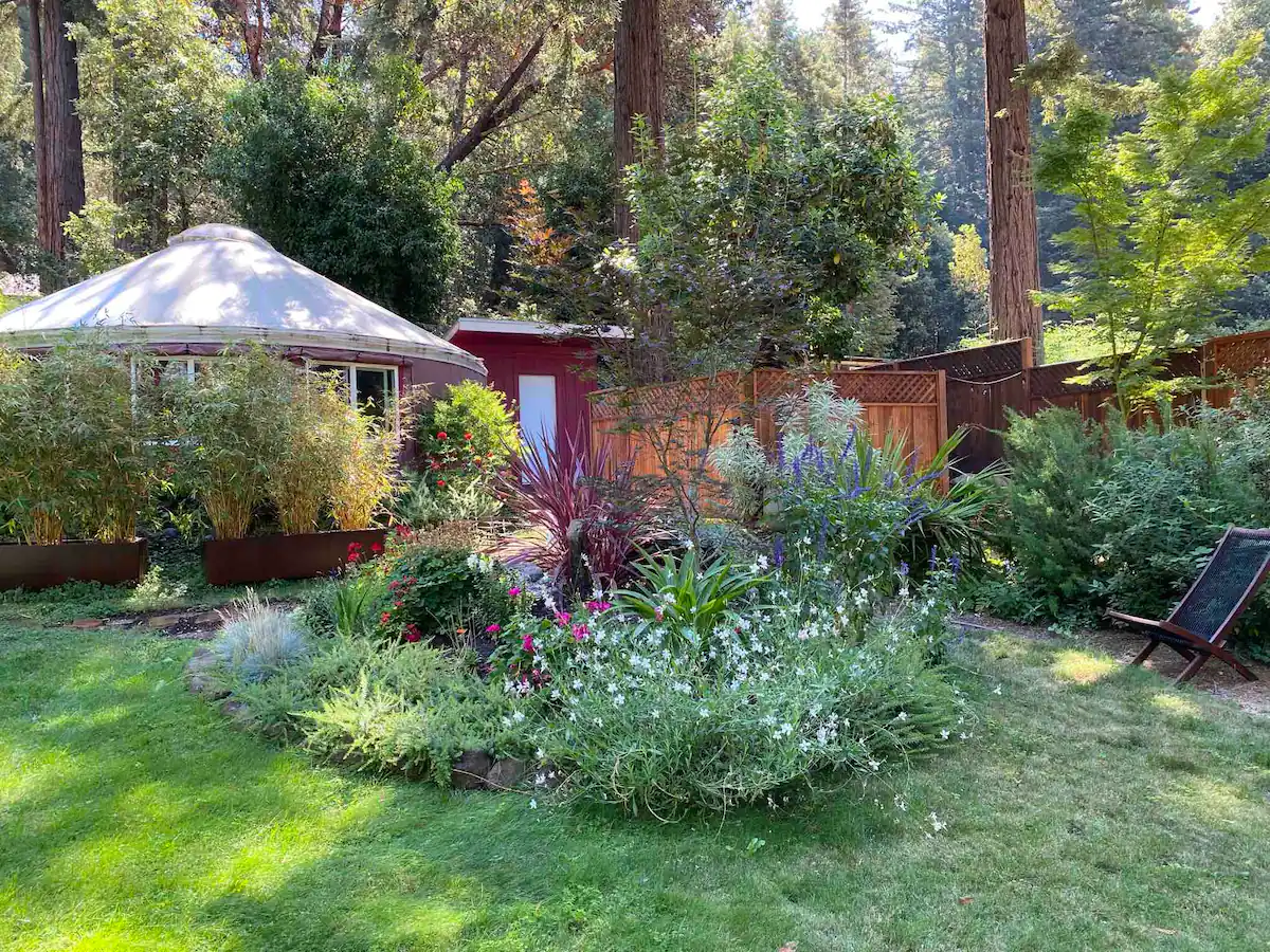 Glamping Yurt in Beautiful Half Acre Garden