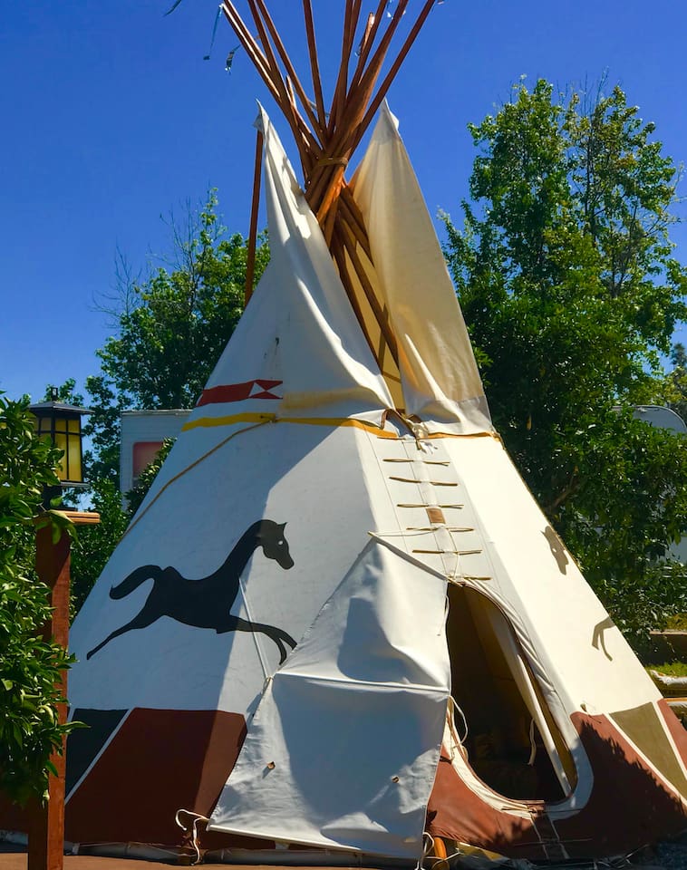 Glamping in the Orange Grove Tipi:Teepee-Kids Free