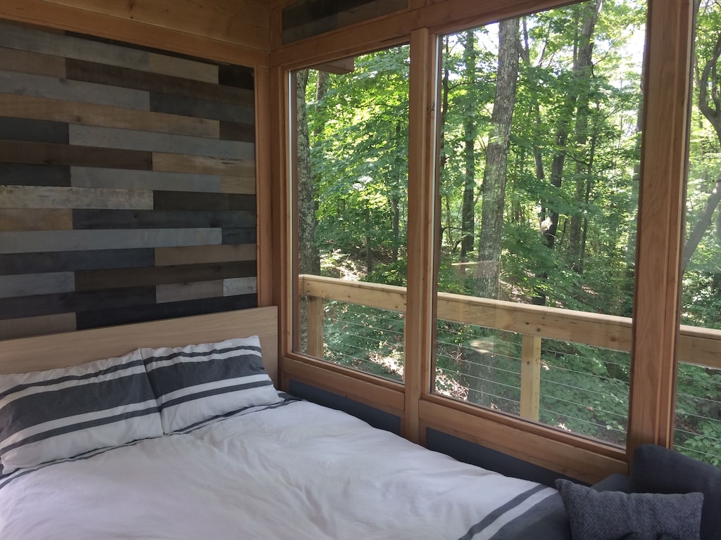 Hocking Hills Ohio Treehouse Glamping