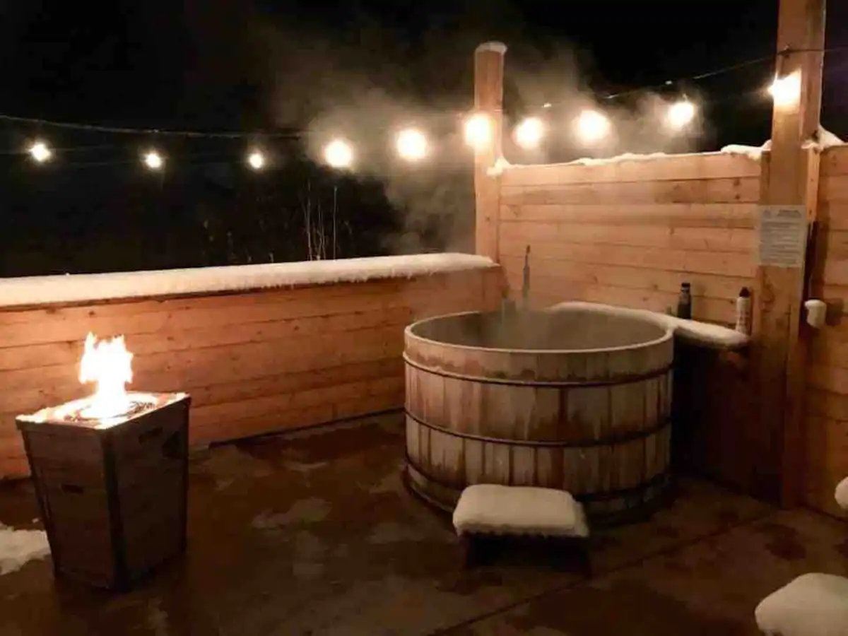 Oregon Glamping Yurt Hot Tub