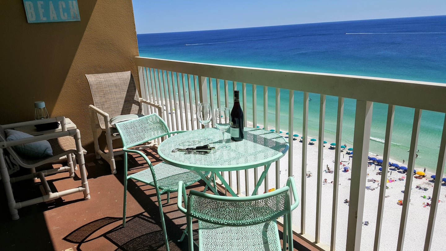 Remodeled Beach Condo - Destin FL Airbnb Oceanfront