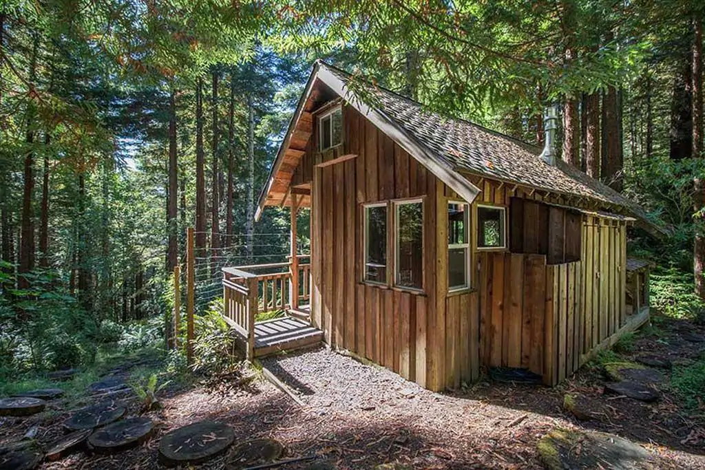 Rustic Cabins & Treehouse on Creek in Redwoods