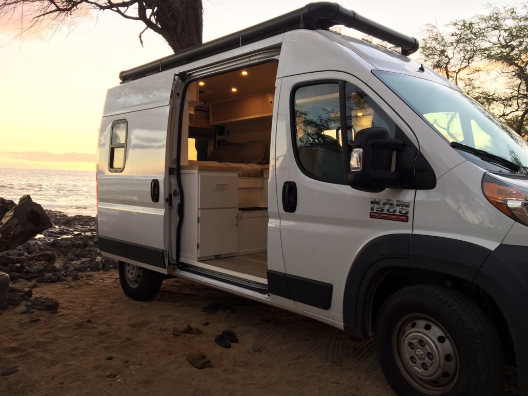 15 STUNNING Airbnb Maui Rentals For Sun, Surf & Serenity [2020]