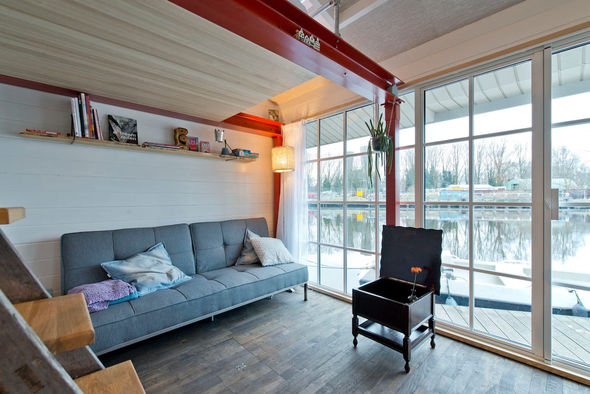 airbnb amsterdam houseboat