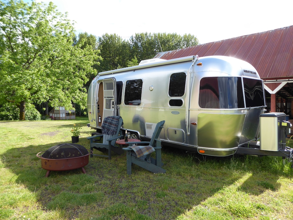 oregon glamping romantic getaway airstream