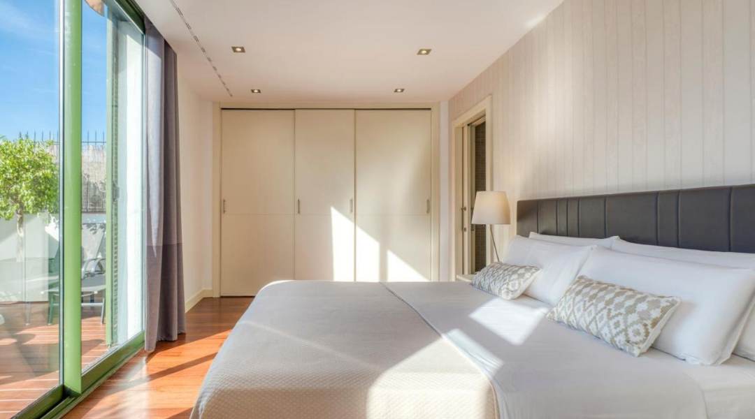 Image of Paseo de Gracia Bas Apartment bedroom.