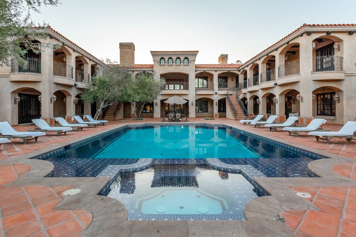 phoenix airbnb palacio biltmore luxury mansion pool