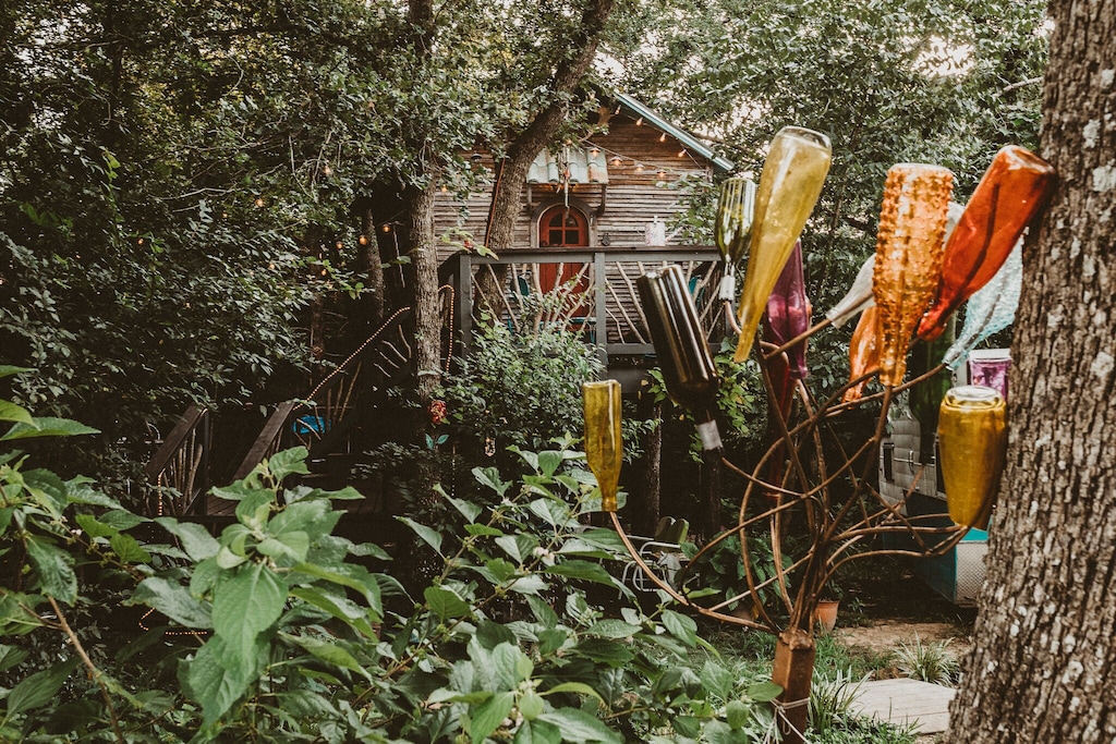 the tree house texas with deck and grilling for relaxation