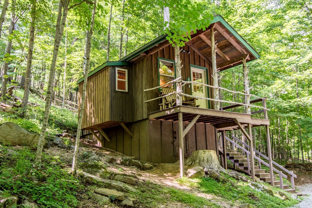 west virginia mountains charming treehouse glamping