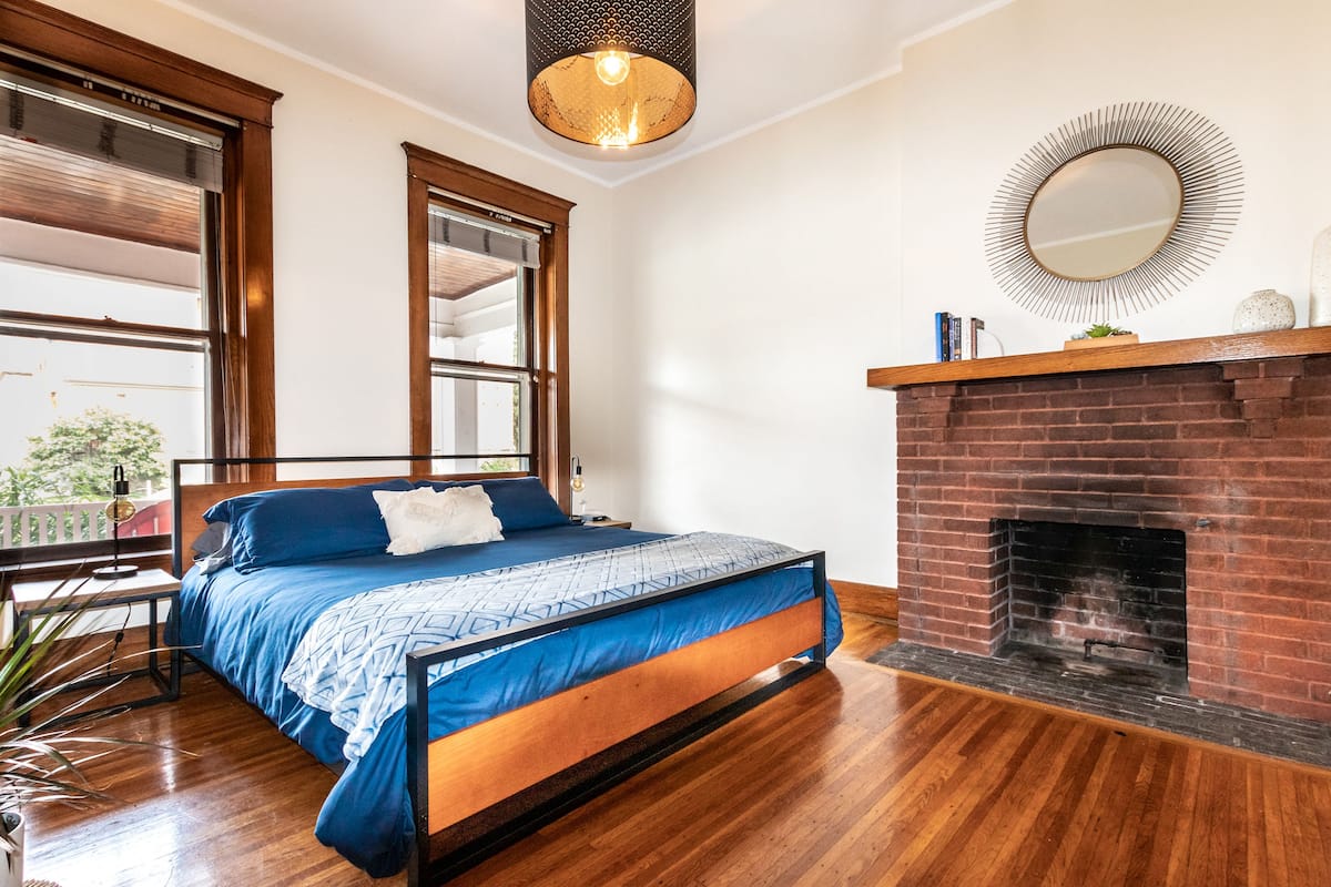 Airbnb Buffalo Downtown - Modern APT w: King Bed