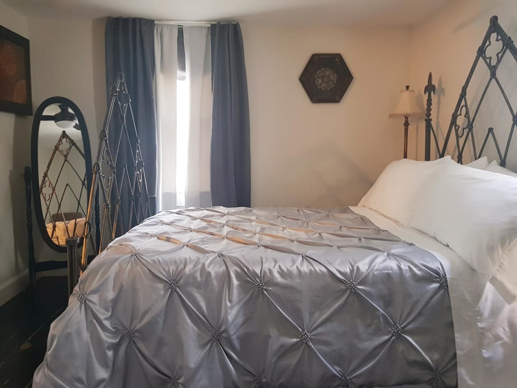 TOP 17 STUNNING Airbnb Salem, MA Rentals & Historic Homes