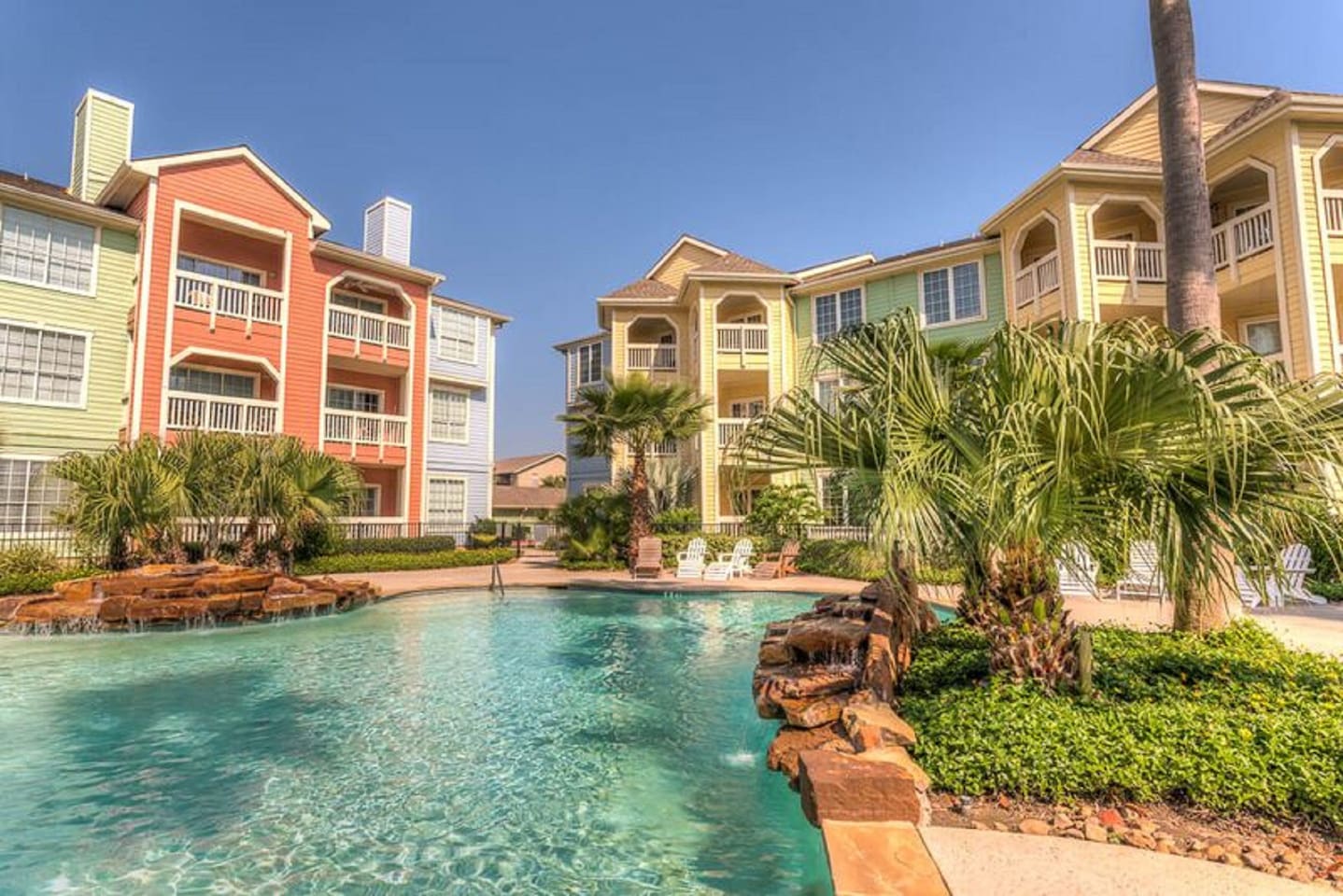 Luxurious Condo with Beach View, Pool & Hot Tub!