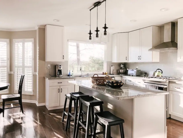 The 16 BEST Airbnb Knoxville Rentals For a Tennessee Getaway