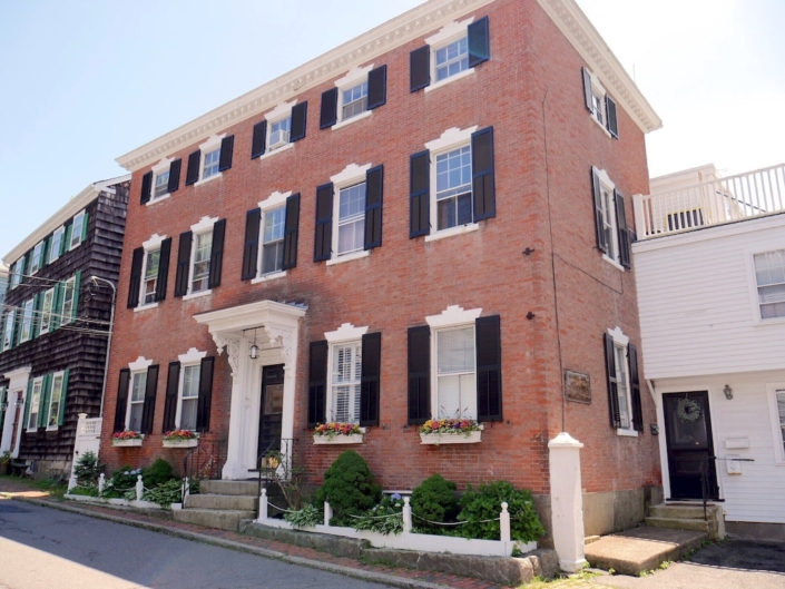 TOP 17 STUNNING Airbnb Salem, MA Rentals & Historic Homes